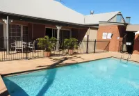 Burke & Wills Mt Isa Hotel a Miles End