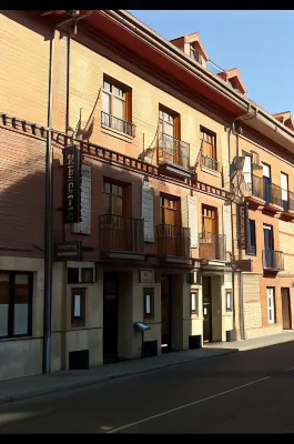 Hospederia Fernando I Hotels in León
