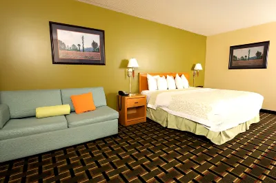 Days Inn by Wyndham Park City Kansas فنادق في Park City
