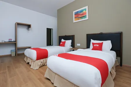 OYO 89915 East Mount Hotel