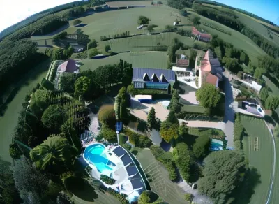 Mas de Jouas Remy Hotel dekat Chateau De Grave