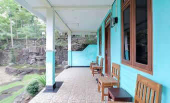 Rock Garden Homestay & Resto by Zuzu