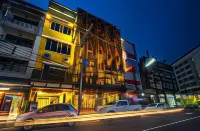 Family Tree Hotel Отели рядом с достопримечательностью «Khao Karos»