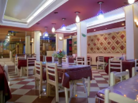 Pharaohs Hotel Hotels in Al Qarnah