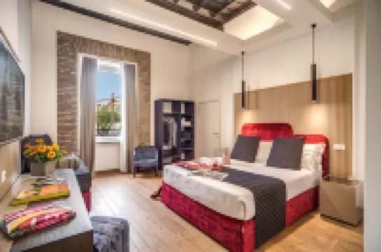Little Queen Suite Hotels near Largo di Torre Argentina