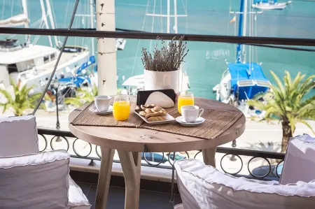 Argostoli Marina Suites