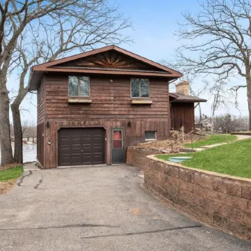 Cedar Lake Getaway with Sauna - Cozy Fireplace!