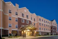 Staybridge Suites Rockford Отели рядом с достопримечательностью «Клем Арборетум & Ботаник Гарден»