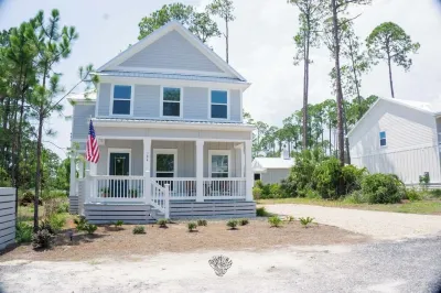NEW LISTING!! Charming 3-bedroom house with Pool / Beach Access in St. Teresa