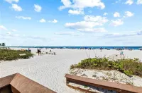 Beautiful Beachfront Apollo 6th floor….Ocean front Tranquil Sunset Views. - sul mare