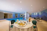 Golden Tulip Dammam Corniche Hotel - piscina