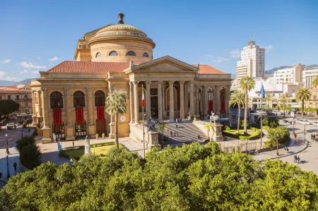 Palazzo Sovrana Отели рядом с достопримечательностью «Palazzina Cinese»