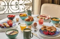Hotel Atrium by Happyculture - breakfast