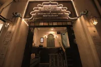The Lake View Hotel- on Lake Pichola - شرفة