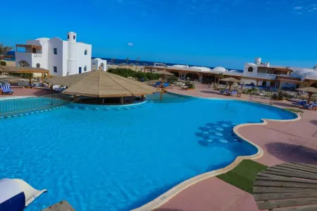 Beach Safari Nubian Resort Отели в г. Марса-эль-Алам