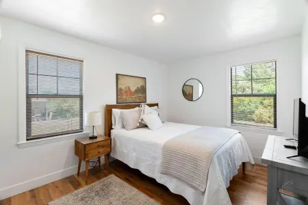 Close to historic downtown Cedar City, SUU, and the Shakespeare Festival.