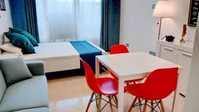 Hostal Estudios Hotels near Parc de Turo Caritg