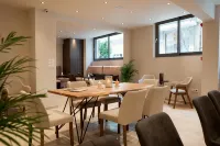 Athens Platinum Rooms and Suites Hotel di Papagou-Holargos