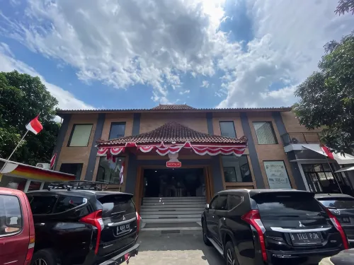 Bu Sepuh GuestHouse Hotels in Cilimus