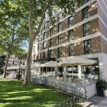 Hotel Puerta de Toledo Отели рядом с достопримечательностью «Карабанчель»