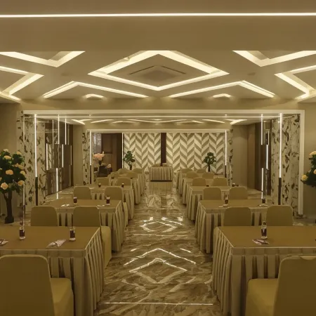 Hotel Auris & Banquets, Mumbai International Airport Отели рядом с достопримечательностью «Пляж Версова»