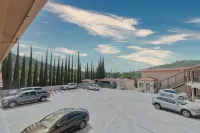 The Yosemite Inn - parking