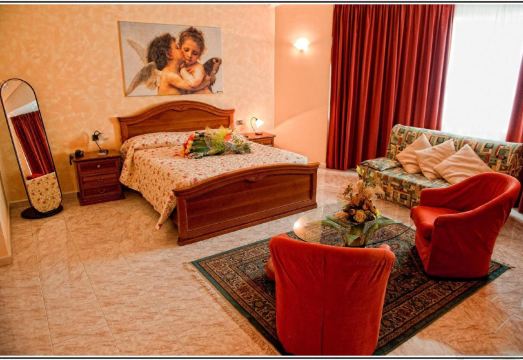 Demy Hotel - Housity