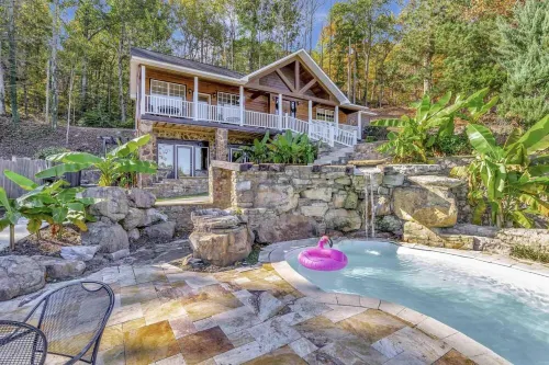 Guntersville  Lakefront Home. Pool & Boathouse. Pontoon boat & jet skis rentals