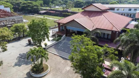 Quezon Premier Hotel Candelaria