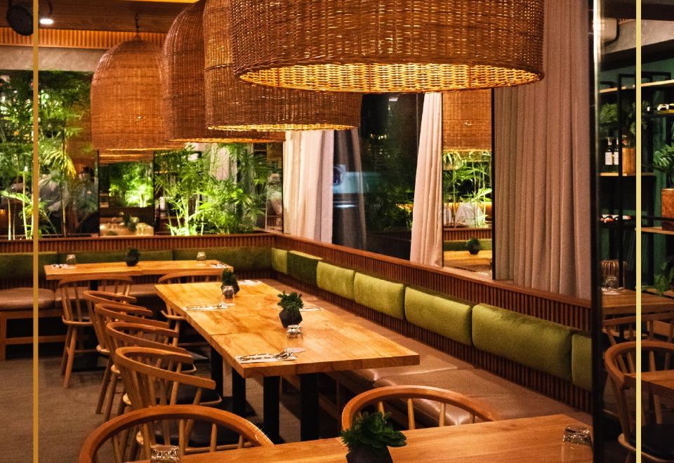 2. 아이언우드 호텔..