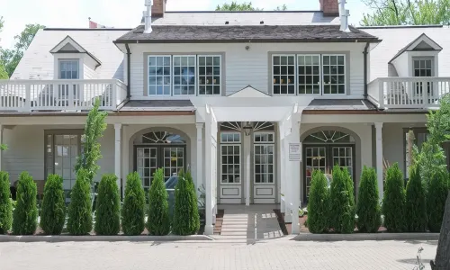 124 on Queen Hotel & Spa