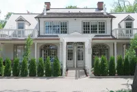 124 on Queen Hotel & Spa Hotels near Floral Clock
