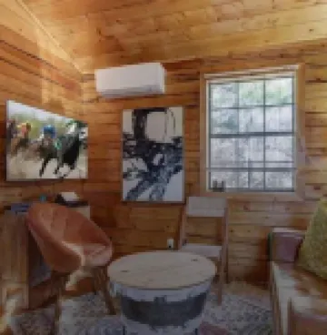 Ouachita Crystal Cabin in the Woods