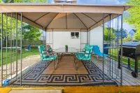 Fenced Backyard with Fire Pit and Dining Area - Cozy Family Haven Hotels in Michigan City