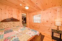 Super Clean, Pet Friendly Cottage! 3 Bedroom! NO EXTRA FEES!!