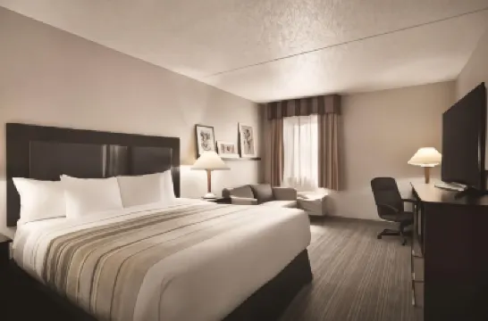 Country Inn & Suites by Radisson, Indianapolis East, IN Hotels near Warren Township