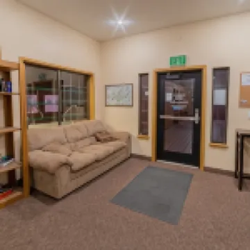 Ski-in Access and Cozy Retreat - Charming Mountain Haven