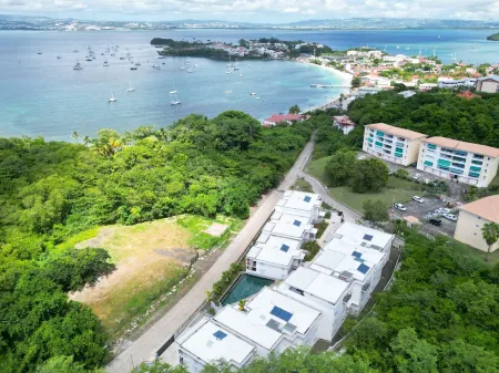 Le Domaine de l'Anse Mitan Отели рядом с достопримечательностью «Point du Bout Beach»