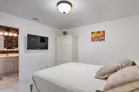 West Palm Beach Apartment 3 Mi to Shore!