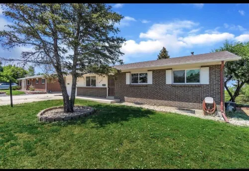 Insta-worthy 12 min to DT 6Bd 2.5Bt Modern Home