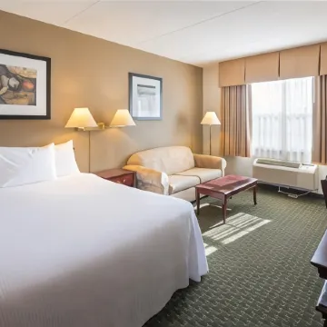 Ramada by Wyndham Thunder Bay Airlane Hotel