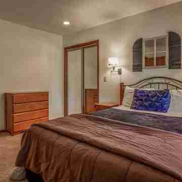 Cozy Sunriver Home w/ AC, Fireplace, HotTub, 8 SHARC Passes, Outdoor Heaven Rooms