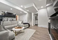 Charming 2-bedroom house in awesome Edmonton with AC, WiFi