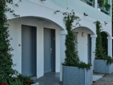 Artemia Aigues-Mortes - Hotel Avec Piscine Hotels in Gard