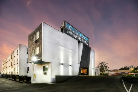 Hollywood Inn Suites Hotel Отели в г. Гардина