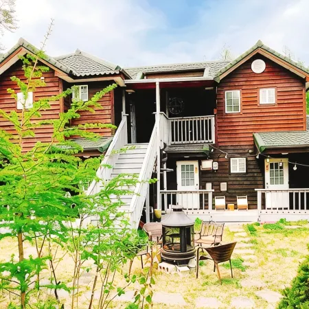 Pyeongchang Rest Factory (5 Minutes by Car from Phoenix Park) Отели рядом с достопримечательностью «Лыжный курорт Феникс Парк»