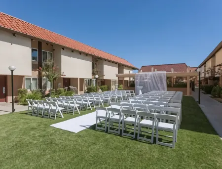 Ramada by Wyndham Fresno North