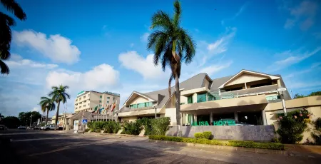 Alisa Hotel North Ridge Отели рядом с достопримечательностью «Университет Докса Опен в Абро Медия Кампус»