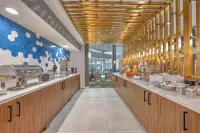 La Quinta Inn & Suites by Wyndham Dallas DFW Airport North Hotels in Irving