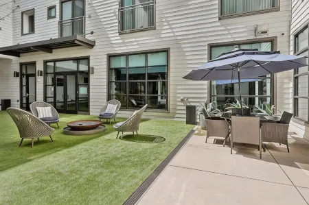 Sentral East Austin at 1630 E Sixth Отели рядом с достопримечательностью «Университет Техас в Остин»